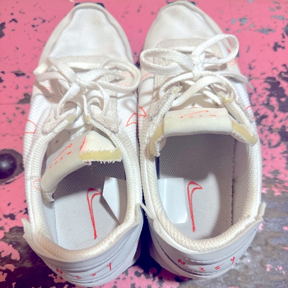 NIKE Women’s Daybreak Type 'White Hyper Crimson' tennis shoes Sz 7 - Picture 11 of 12